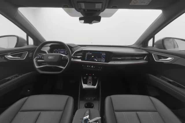 Audi Q4 (2022) thumbnail 3