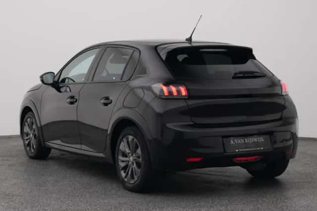 Peugeot e-208 (2022) thumbnail 6