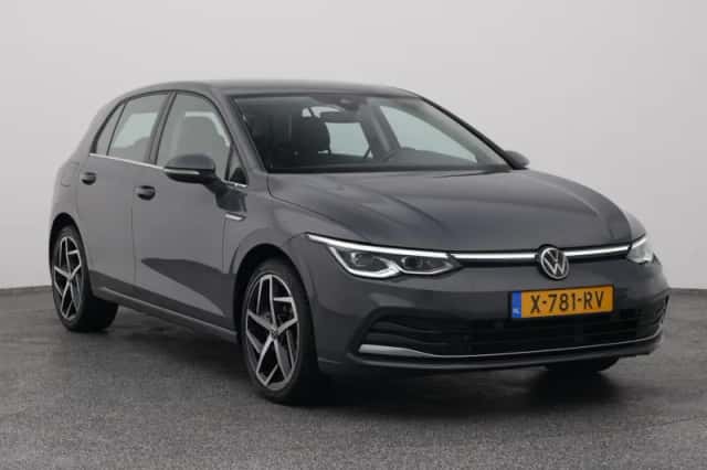Volkswagen Golf (2024) thumbnail 2