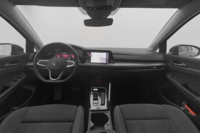 Volkswagen Golf (2024) thumbnail 3