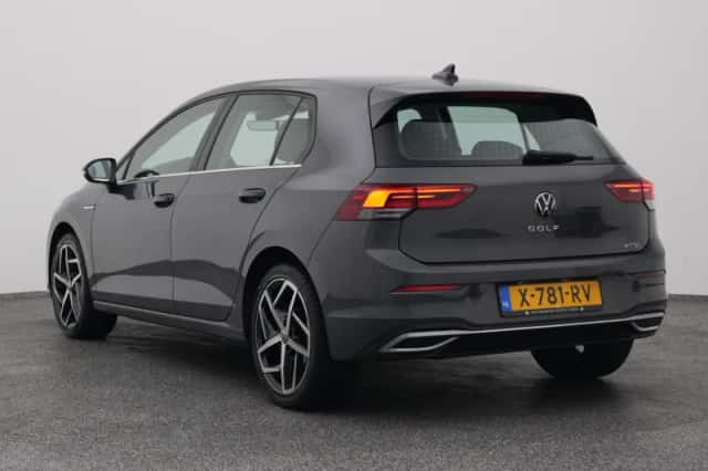 Volkswagen Golf (2024) thumbnail 5
