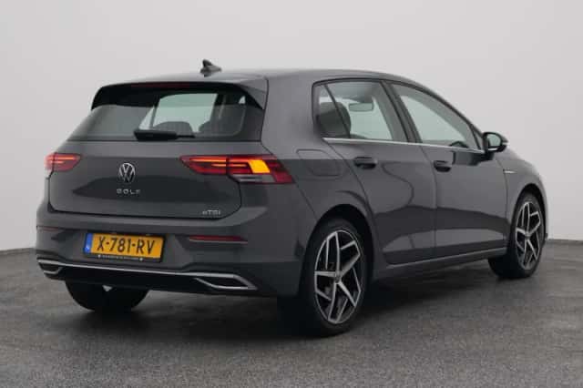 Volkswagen Golf (2024) thumbnail 6