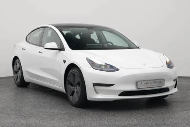 Tesla Model 3 (2021) thumbnail 2