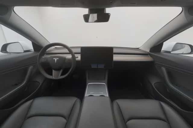 Tesla Model 3 (2021) thumbnail 3