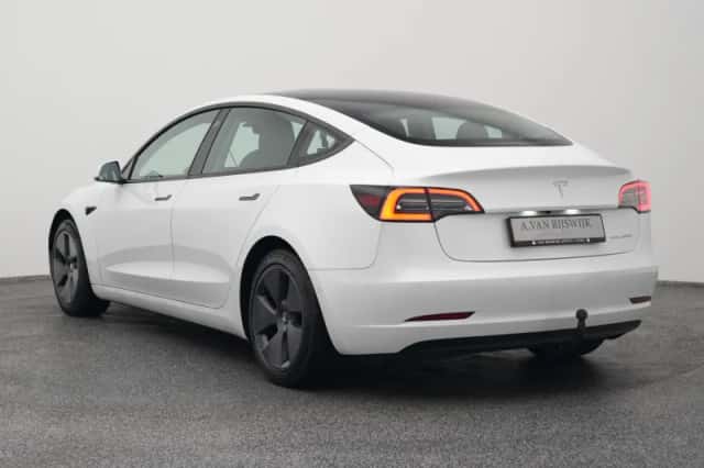 Tesla Model 3 (2021) thumbnail 6