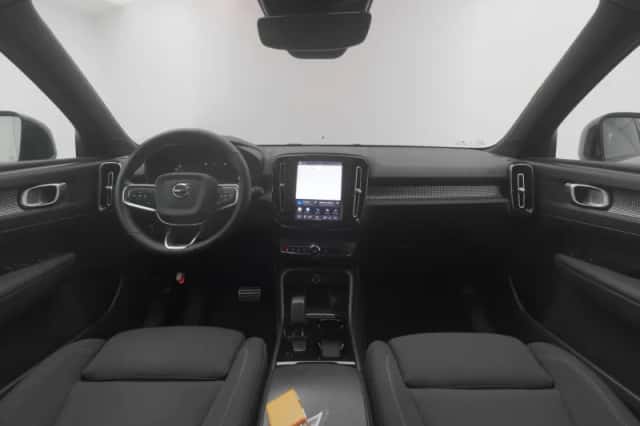 Volvo XC40 (2021) thumbnail 3