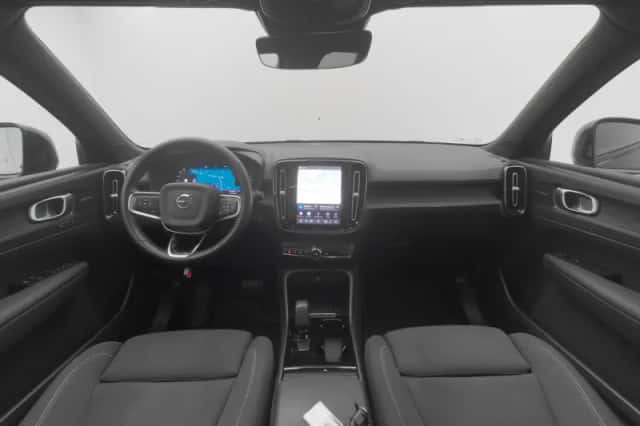 Volvo XC40 (2022) thumbnail 3
