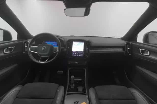Volvo XC40 (2021) thumbnail 3