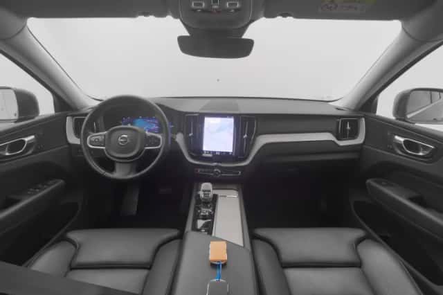 Volvo XC60 (2021) thumbnail 3