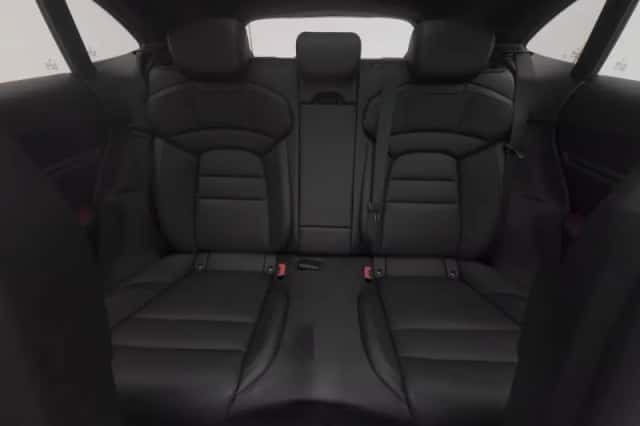 Porsche Taycan (2021) thumbnail 5