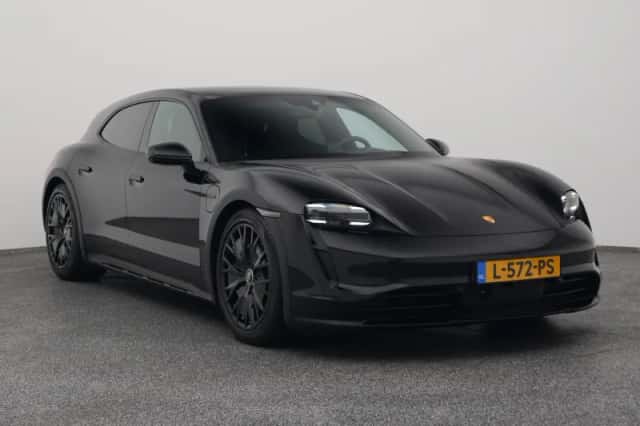 Porsche Taycan (2021) thumbnail 2