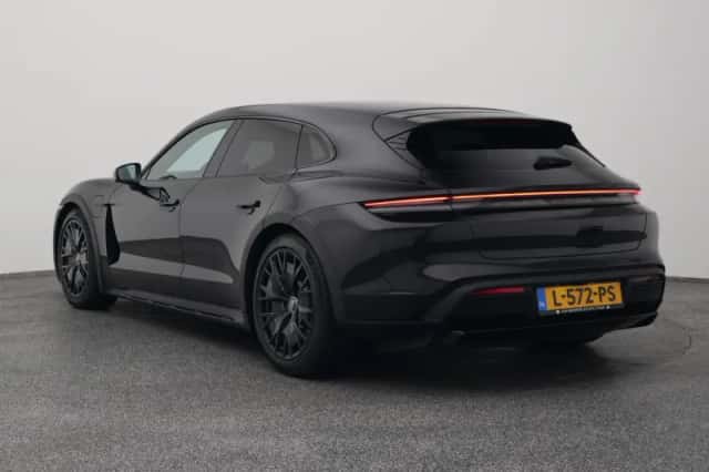 Porsche Taycan (2021) thumbnail 5
