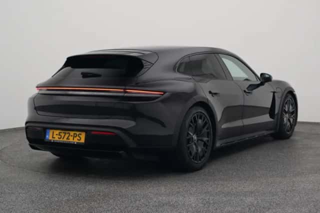 Porsche Taycan (2021) thumbnail 6