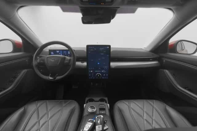 Ford Mustang (2021) thumbnail 3