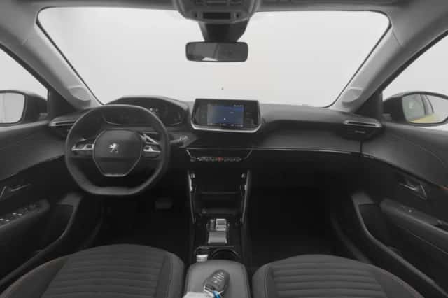 Peugeot e-208 (2023) thumbnail 3
