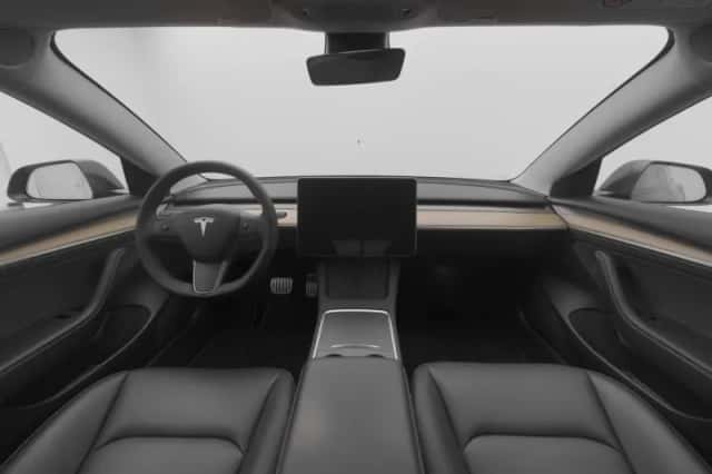 Tesla Model 3 (2023) thumbnail 3