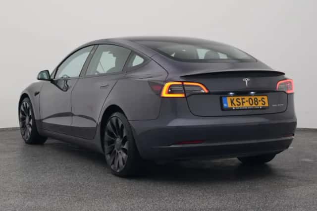 Tesla Model 3 (2023) thumbnail 6