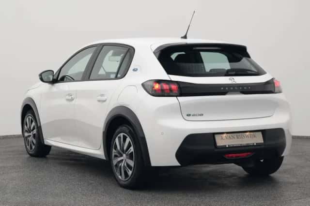 Peugeot e-208 (2024) thumbnail 6