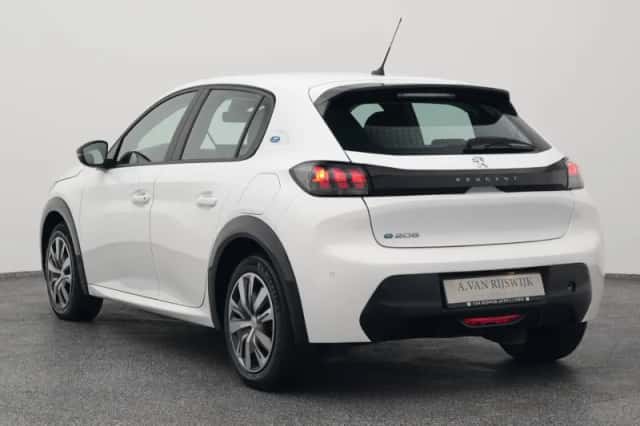 Peugeot e-208 (2024) thumbnail 6