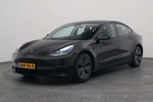 Tesla Model 3 (2023) thumbnail 1