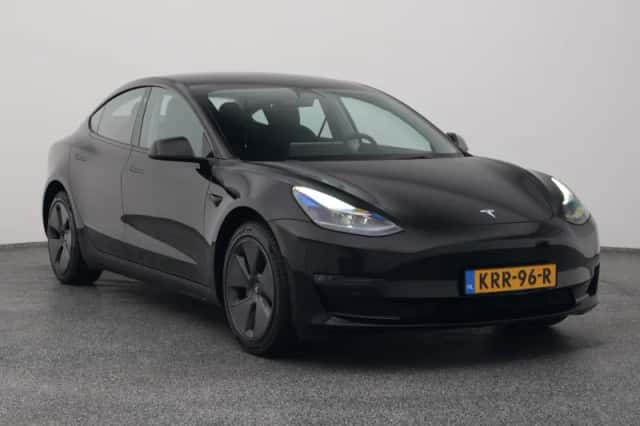 Tesla Model 3 (2023) thumbnail 2