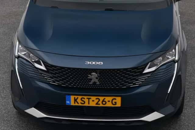 Peugeot 3008 (2022) thumbnail 2