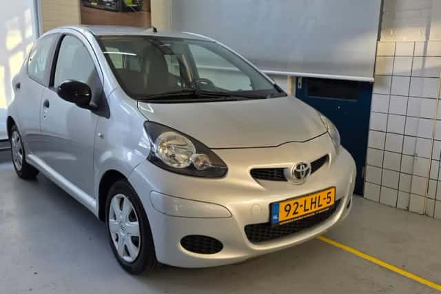 Toyota Aygo (2010) thumbnail 1