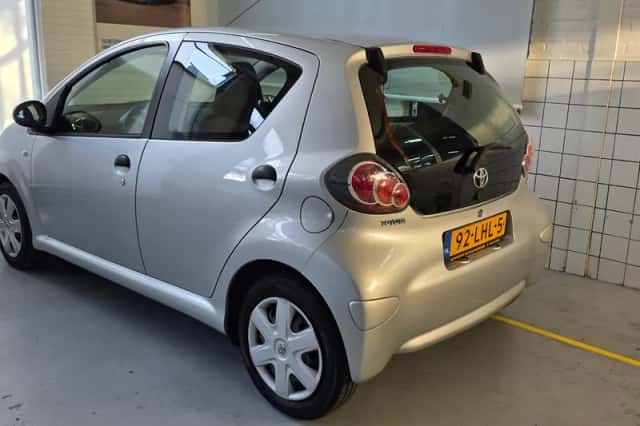 Toyota Aygo (2010) thumbnail 2