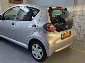 Toyota Aygo (2010) thumbnail 2
