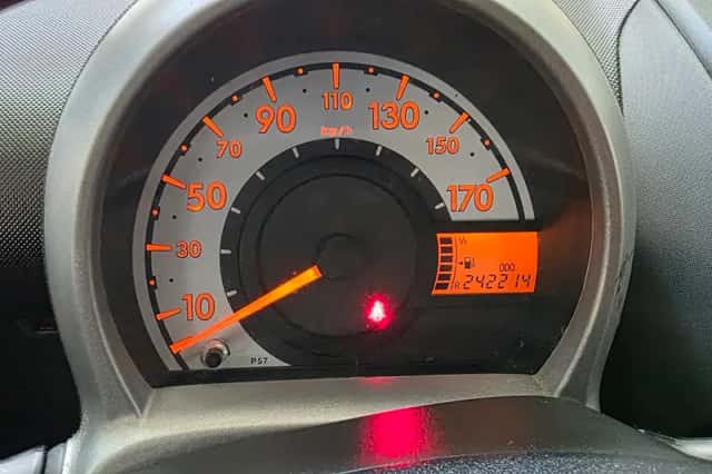 Toyota Aygo (2010) thumbnail 11