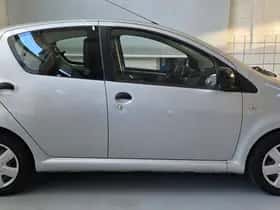 Toyota Aygo (2010) thumbnail 4