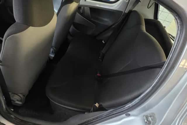 Toyota Aygo (2010) thumbnail 8