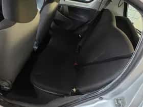 Toyota Aygo (2010) thumbnail 8