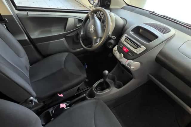 Toyota Aygo (2010) thumbnail 9