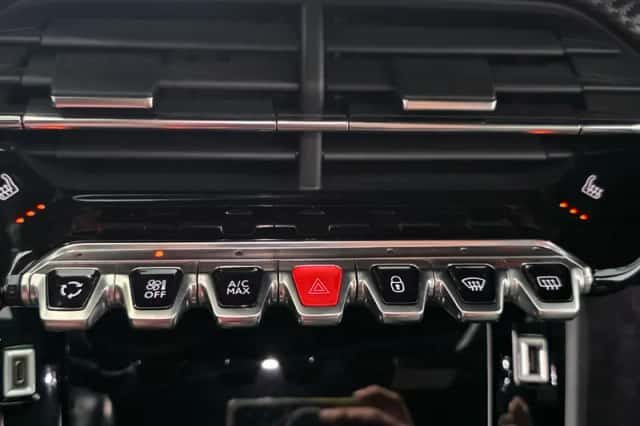 Peugeot 2008 (2020) thumbnail 18