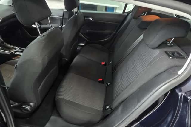Peugeot 308 (2015) thumbnail 6