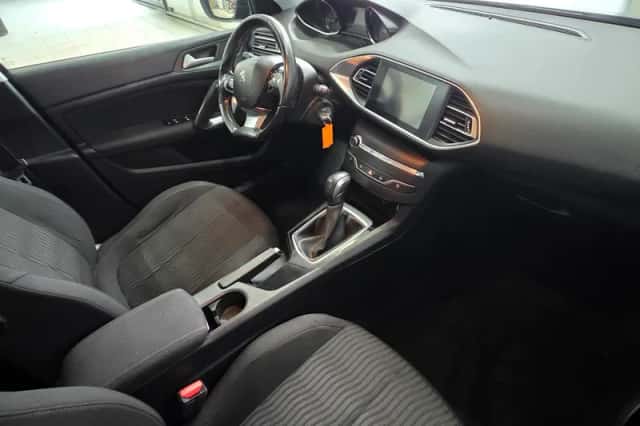 Peugeot 308 (2015) thumbnail 7