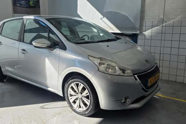 Peugeot 208 (2012) thumbnail 1