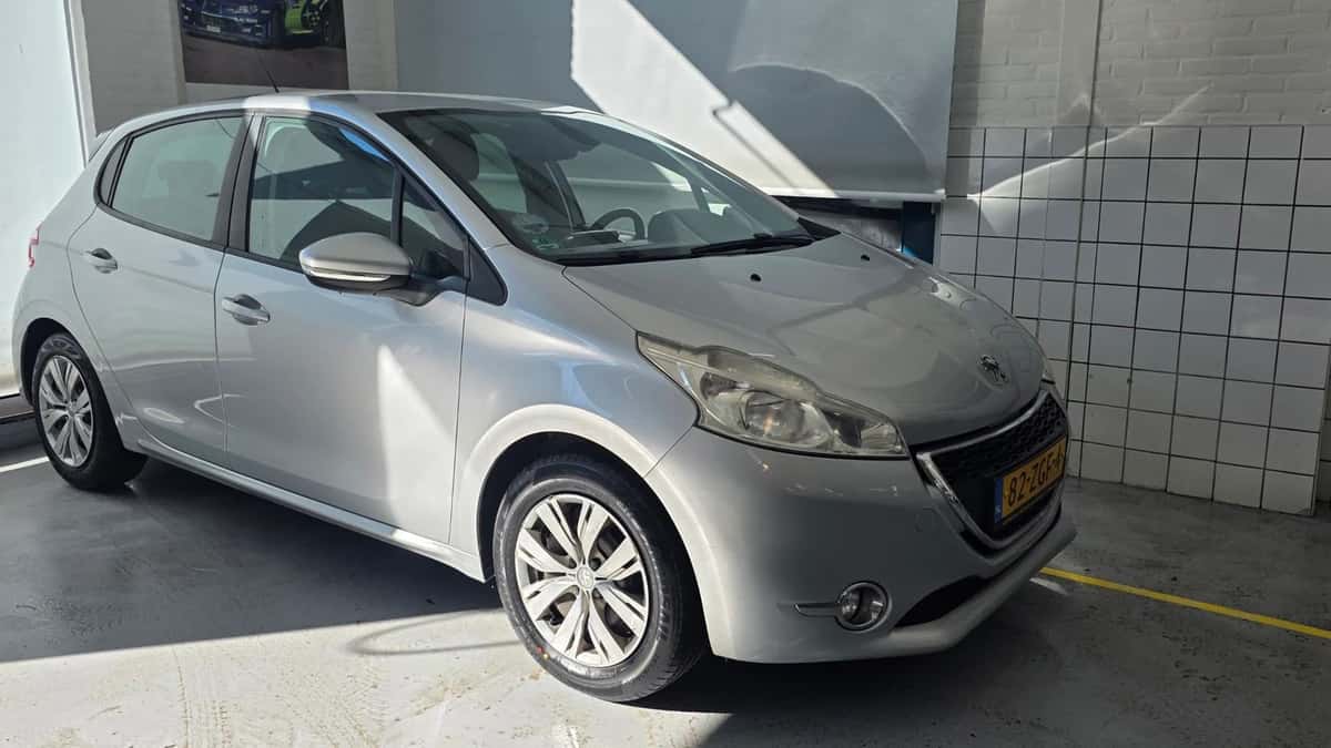 Peugeot 208 (2012) — foto 1