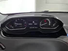 Peugeot 208 (2012) thumbnail 12