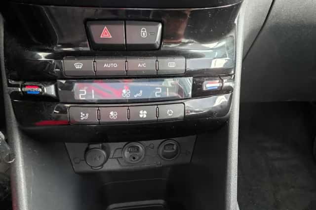 Peugeot 208 (2012) thumbnail 13