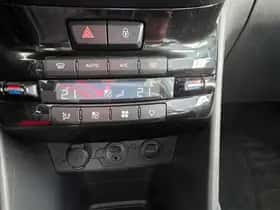 Peugeot 208 (2012) thumbnail 13