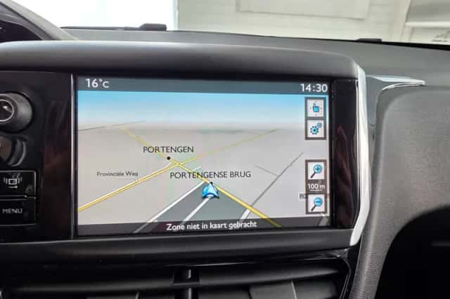 Peugeot 208 (2012) thumbnail 15