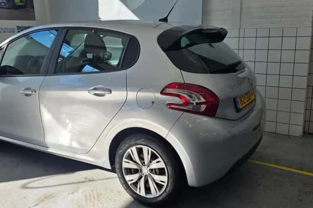 Peugeot 208 (2012) thumbnail 4
