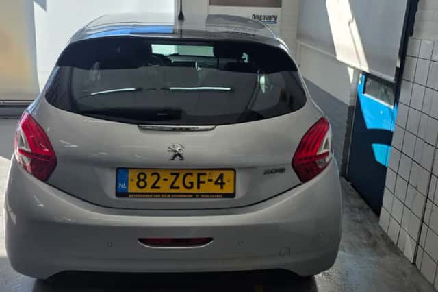 Peugeot 208 (2012) thumbnail 6
