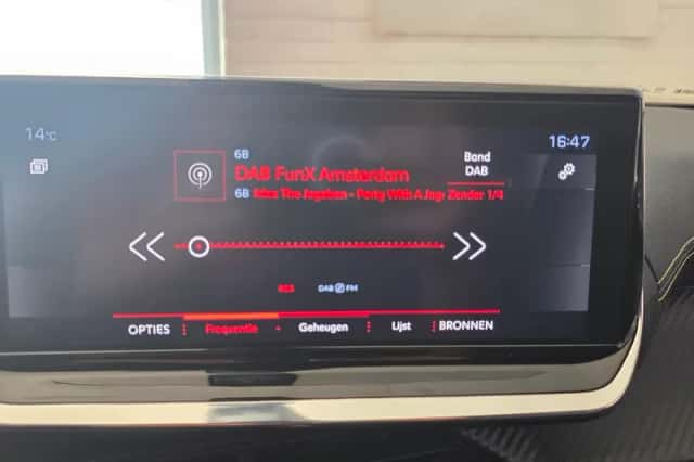 Peugeot 2008 (2021) thumbnail 14