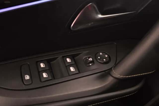 Peugeot 2008 (2021) thumbnail 15