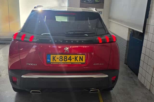 Peugeot 2008 (2021) thumbnail 6
