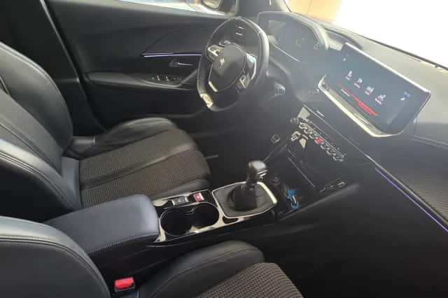 Peugeot 2008 (2021) thumbnail 8