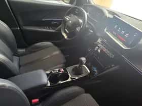 Peugeot 2008 (2021) thumbnail 8